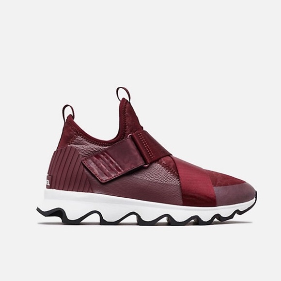 sorel kinetic sneaker wine